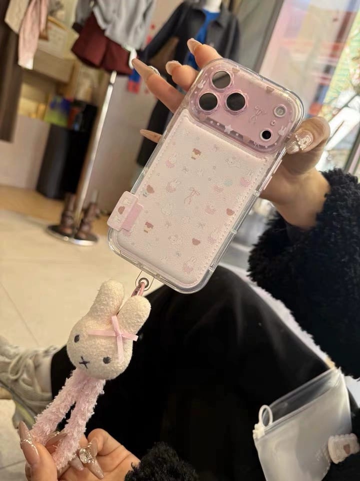 Customer photo review of Tavşan Figürlü Askılı Şeffaf iPhone Kılıfı