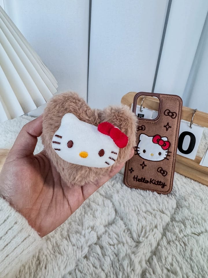 Customer photo review of Kahverengi Hello Kitty Kadife İşlemeli Fiyonklu Peluş iPhone Kılıfı