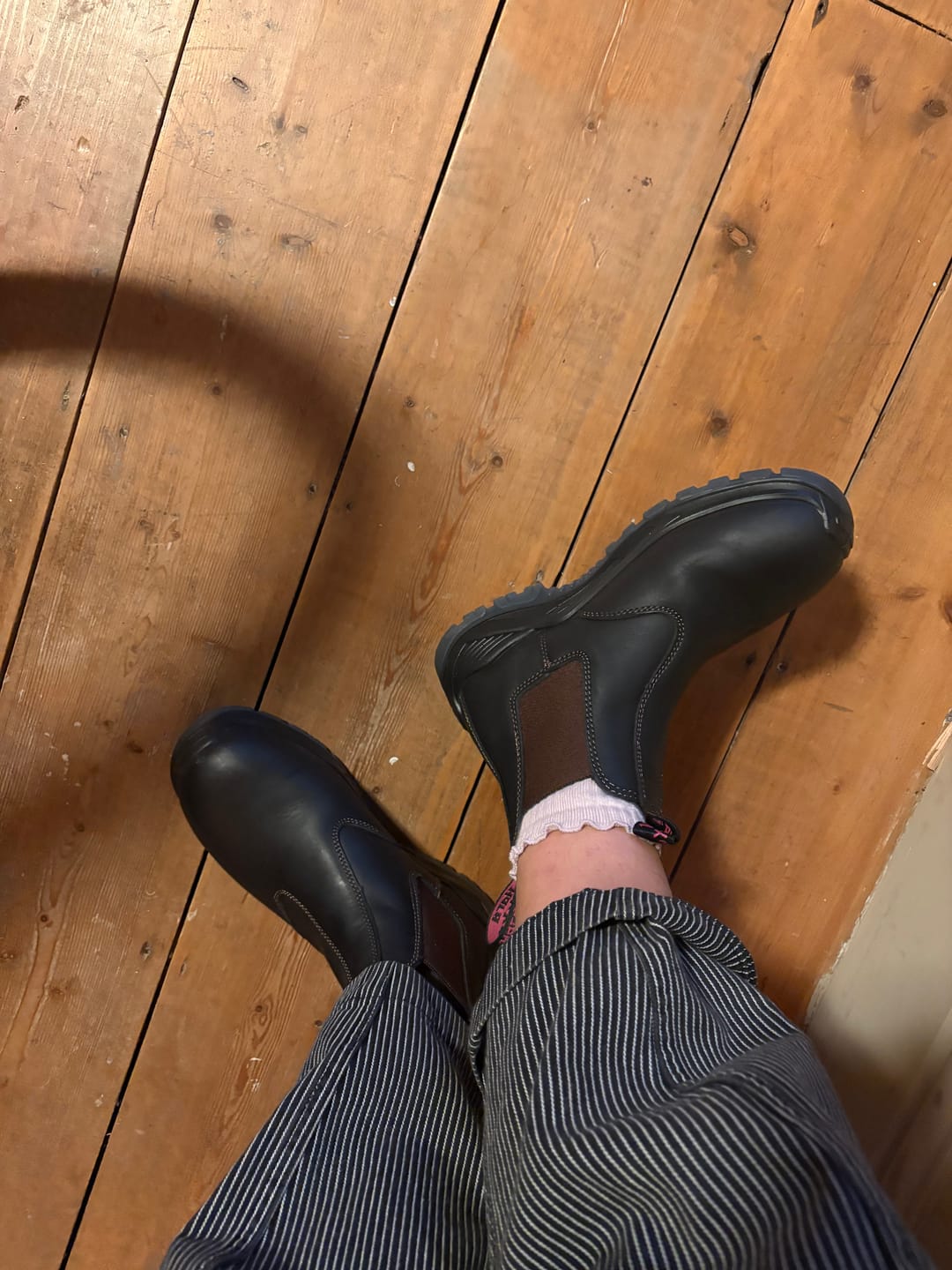 Customer photo review of Women's Banjo Dealer Boots
