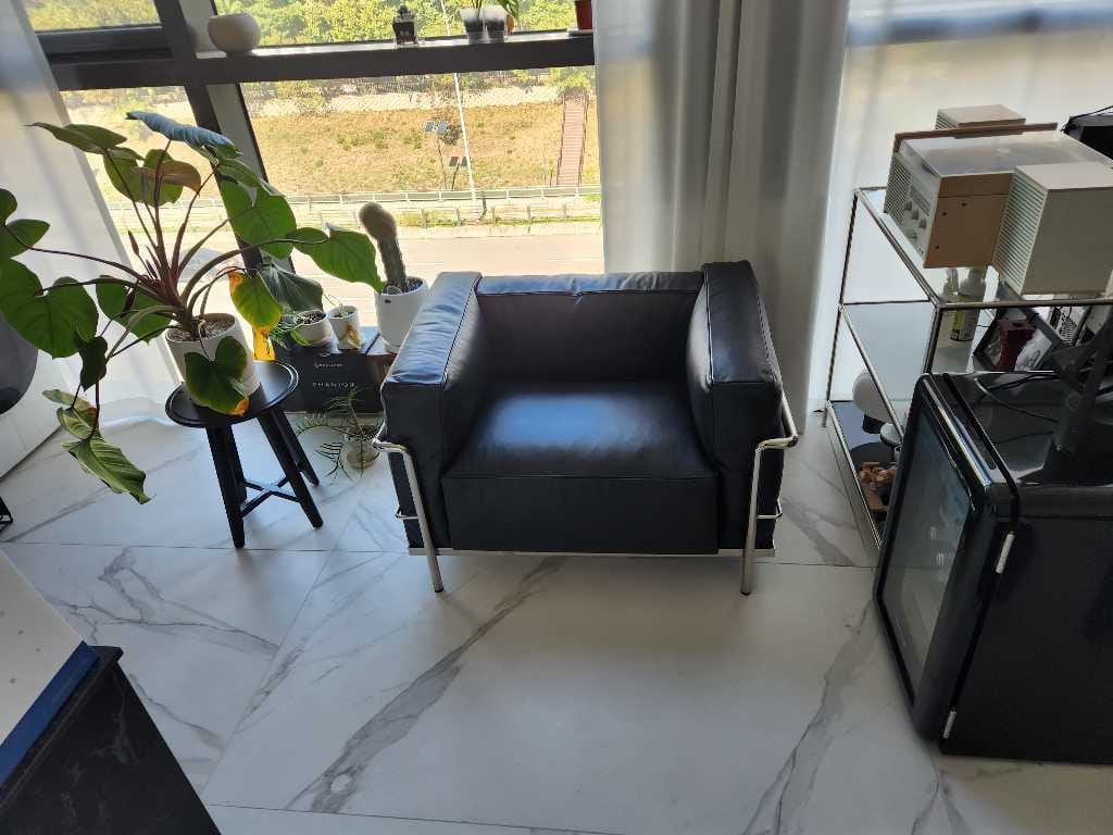 Customer photo review of LC3 - 레더 암체어