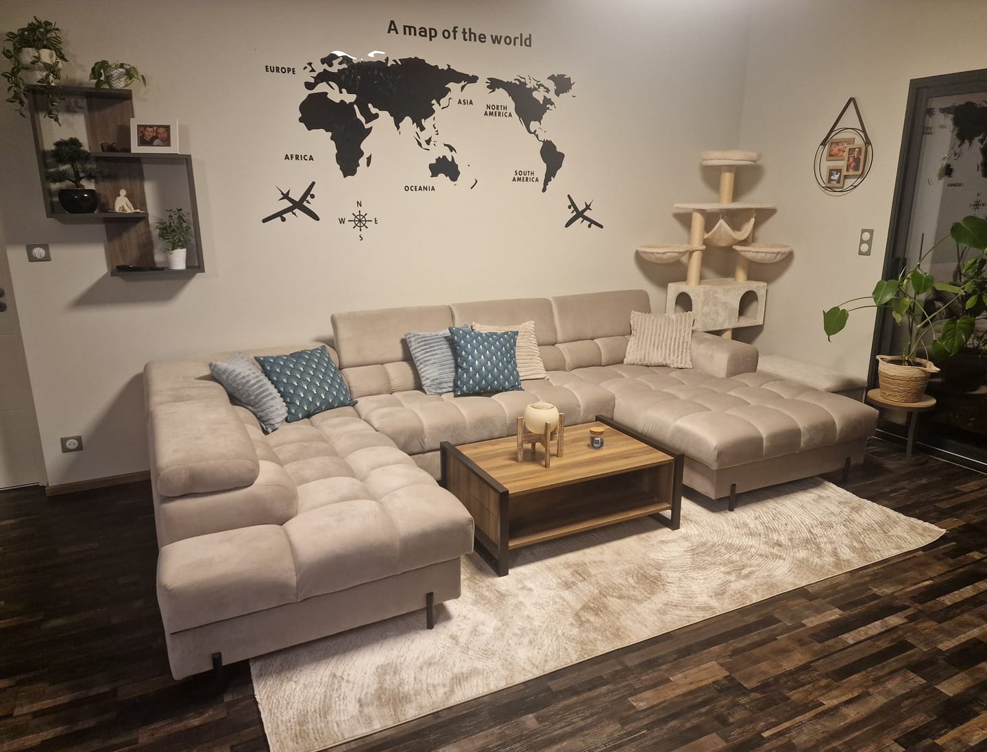 Customer photo review of Montceau – Canapé panoramique en U convertible avec coffre et têtières réglables