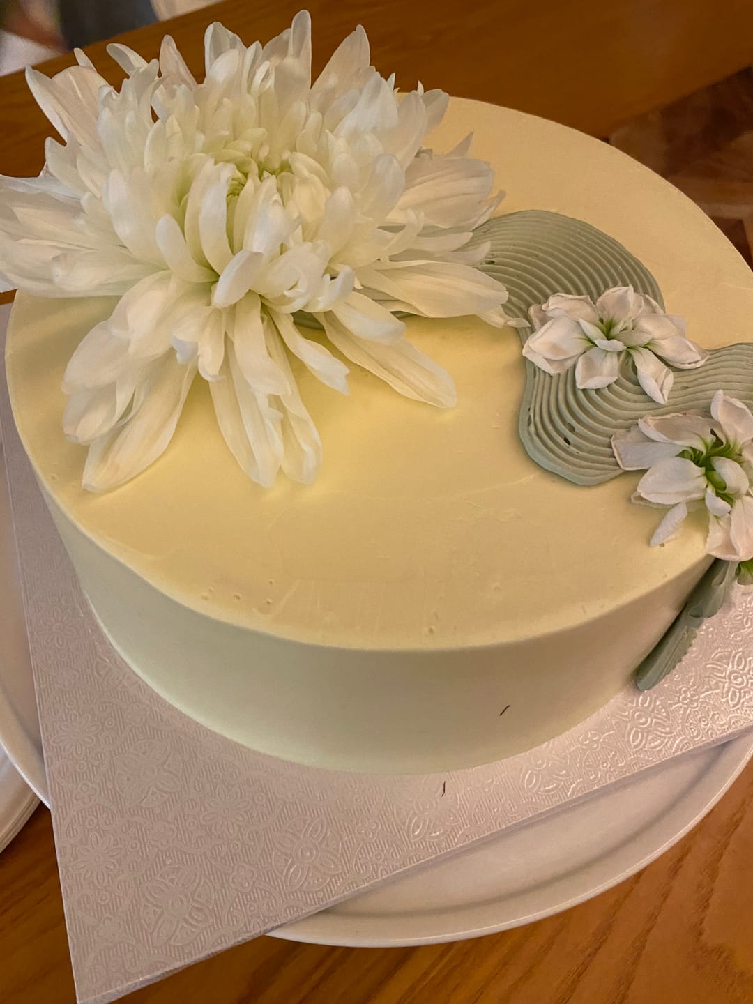 Customer photo review of petal cake