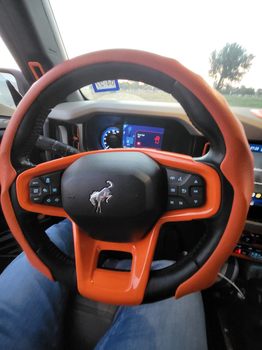 Customer photo review of Leather Steering Wheel Cover – 38cm Universal Non-Slip Breathable Design for Cars and SUVs