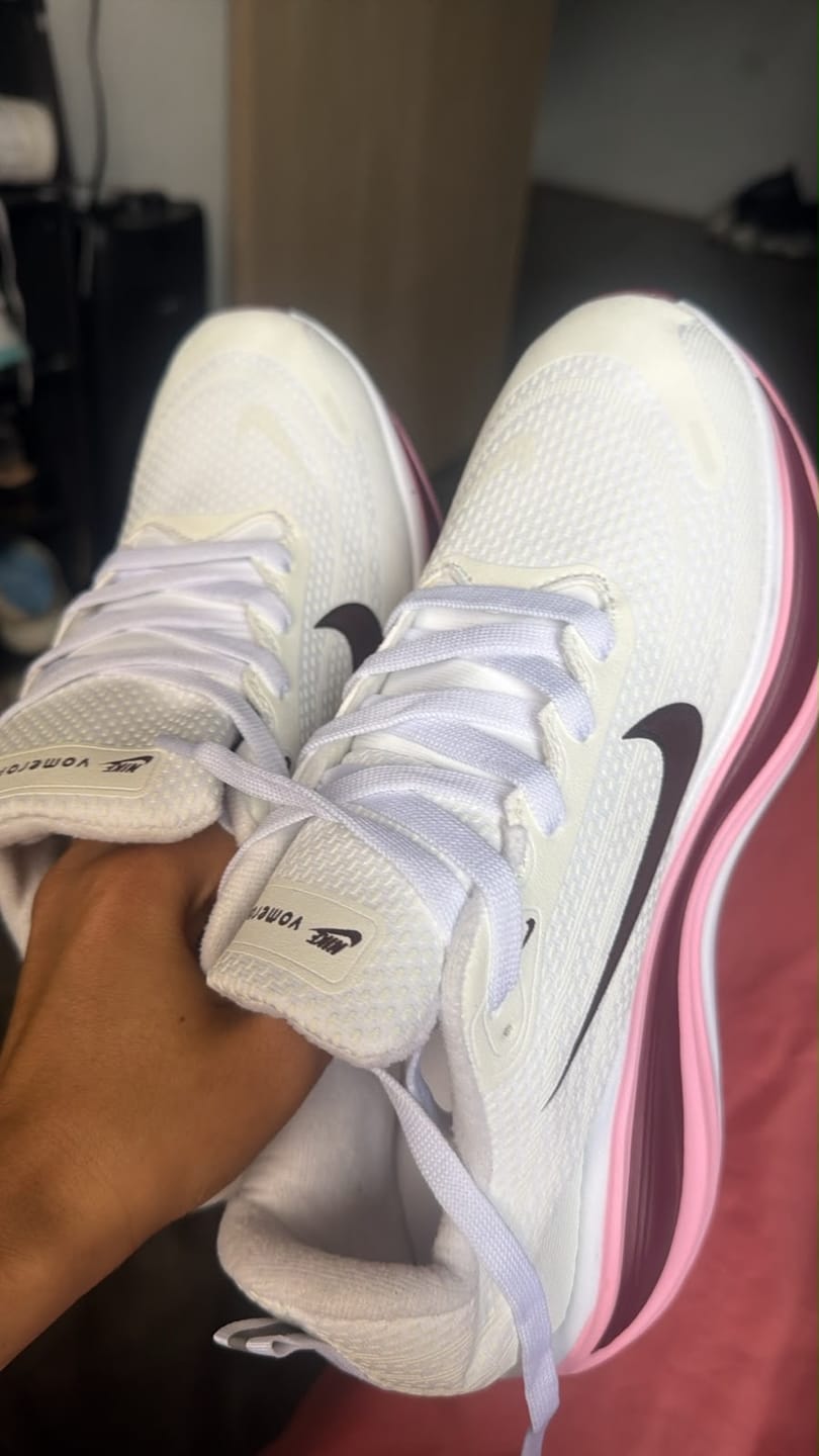 Customer photo review of NIKE VOMERO PLUS - DAMA