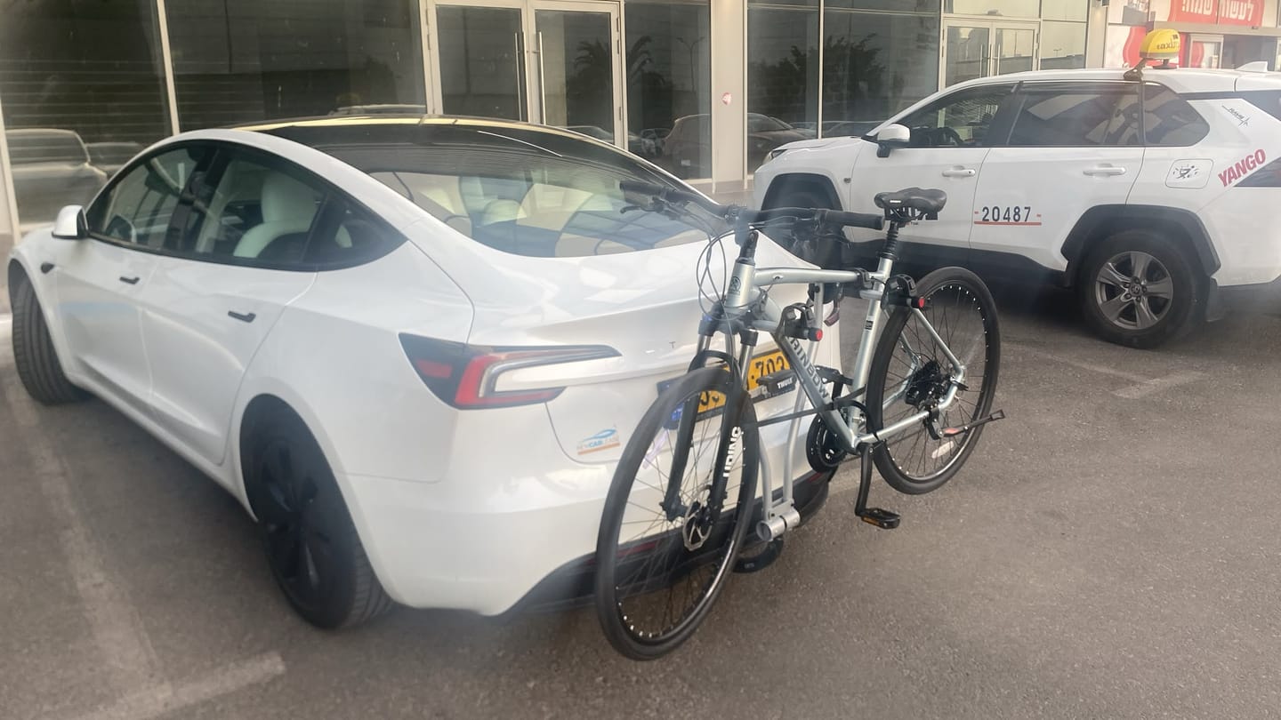Customer photo review of מנשא אופניים לוו גרירה Thule Xpress 970