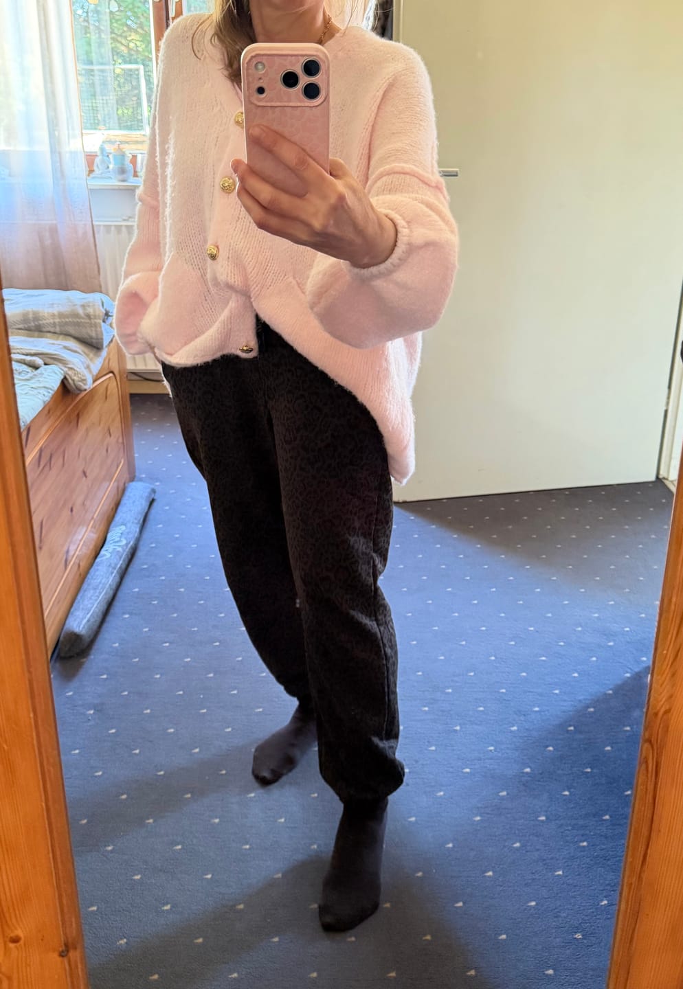 Customer photo review of Sweat Pants LEO CRUSH chocolate