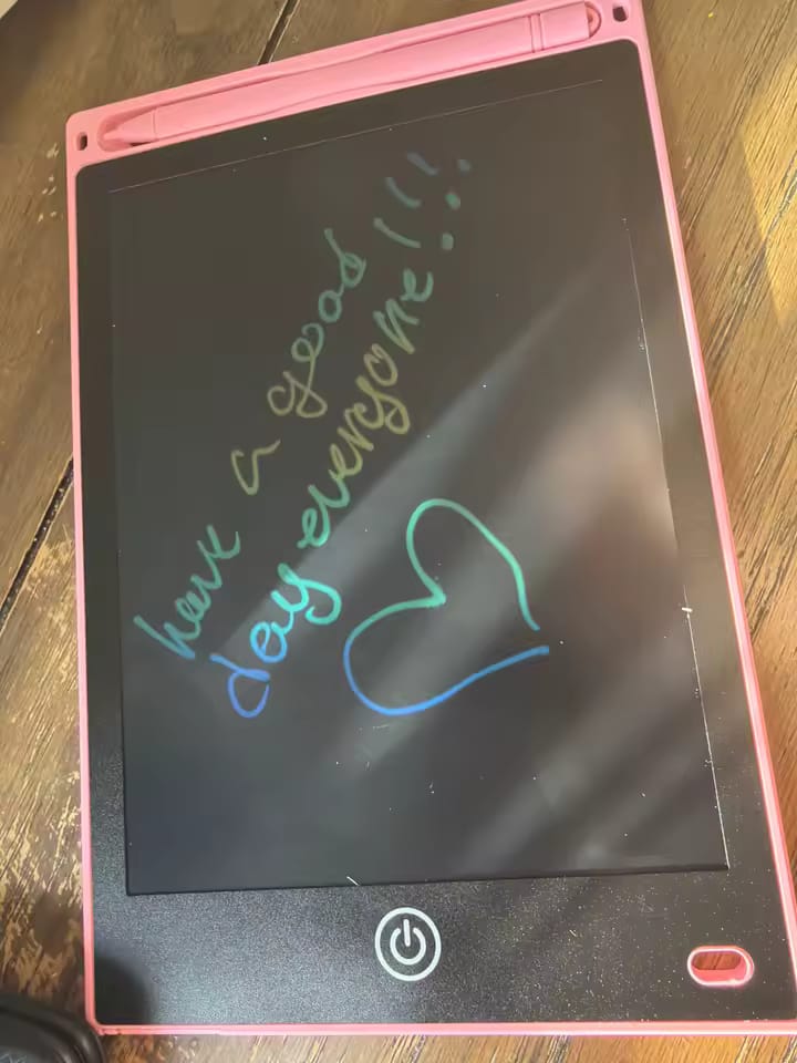 Customer photo review of Montessori SketchPad™- Tavoletta da Disegno LCD