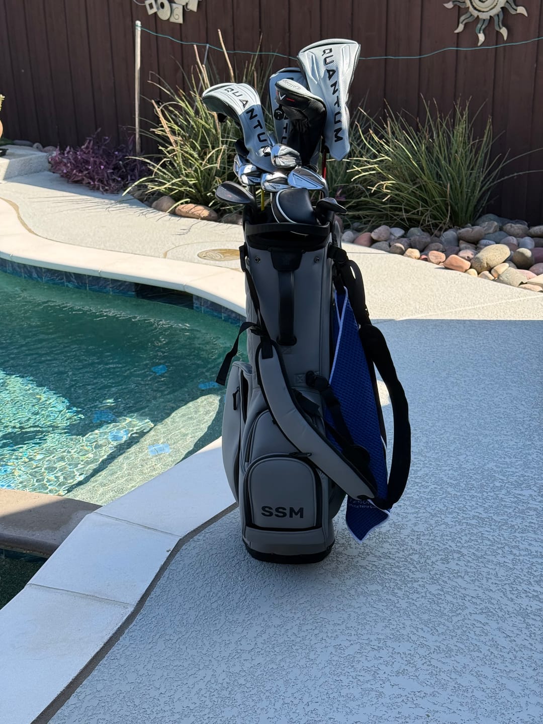 Customer photo review of LUX 9.5" 14-Way Hybrid Stand Bag: Fossil Gray [Customize]