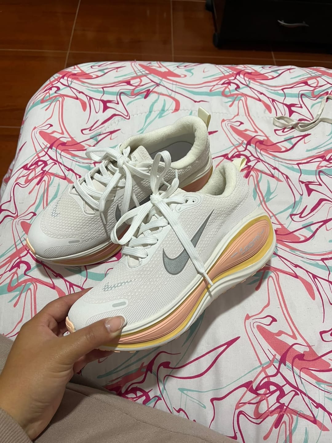 Customer photo review of NIKE VOMERO PLUS - DAMA