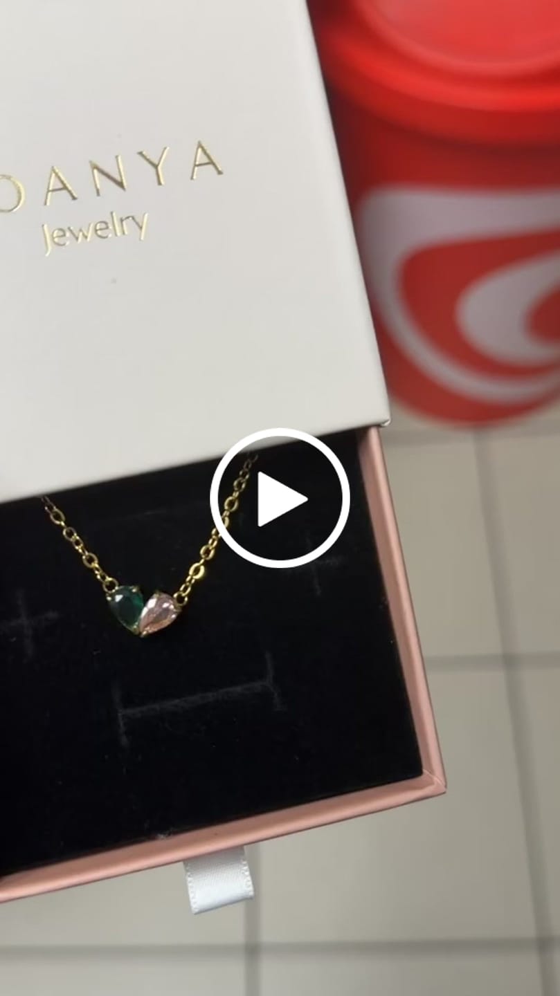 Customer video review of Duo Geburtsstein Halskette