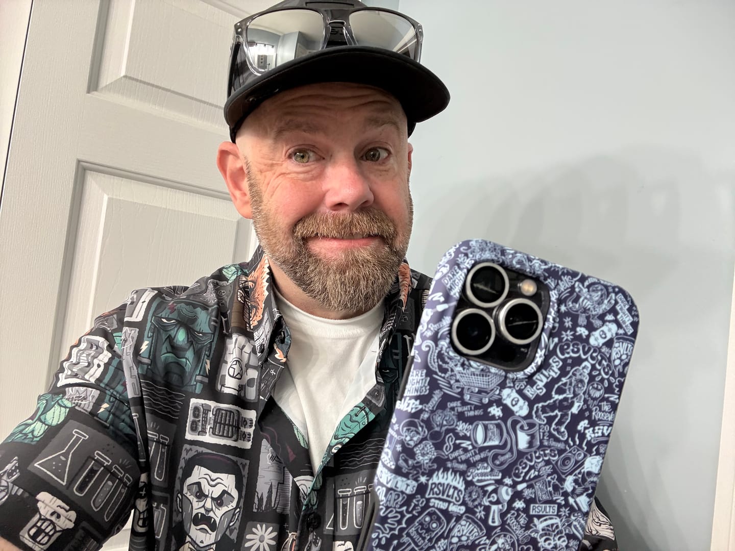 Customer photo review of Outpost – Phone Case IPHONE 16 Pro Max