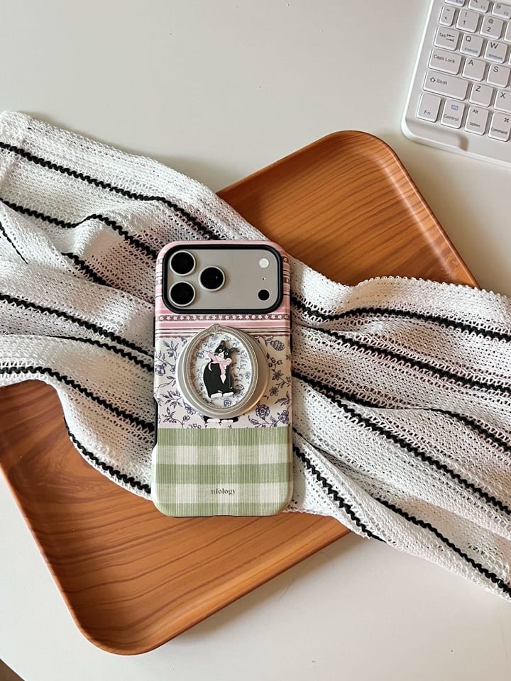 Customer photo review of Ufology Manyetik Film Kılıf iPhone 11-18 Pro Max