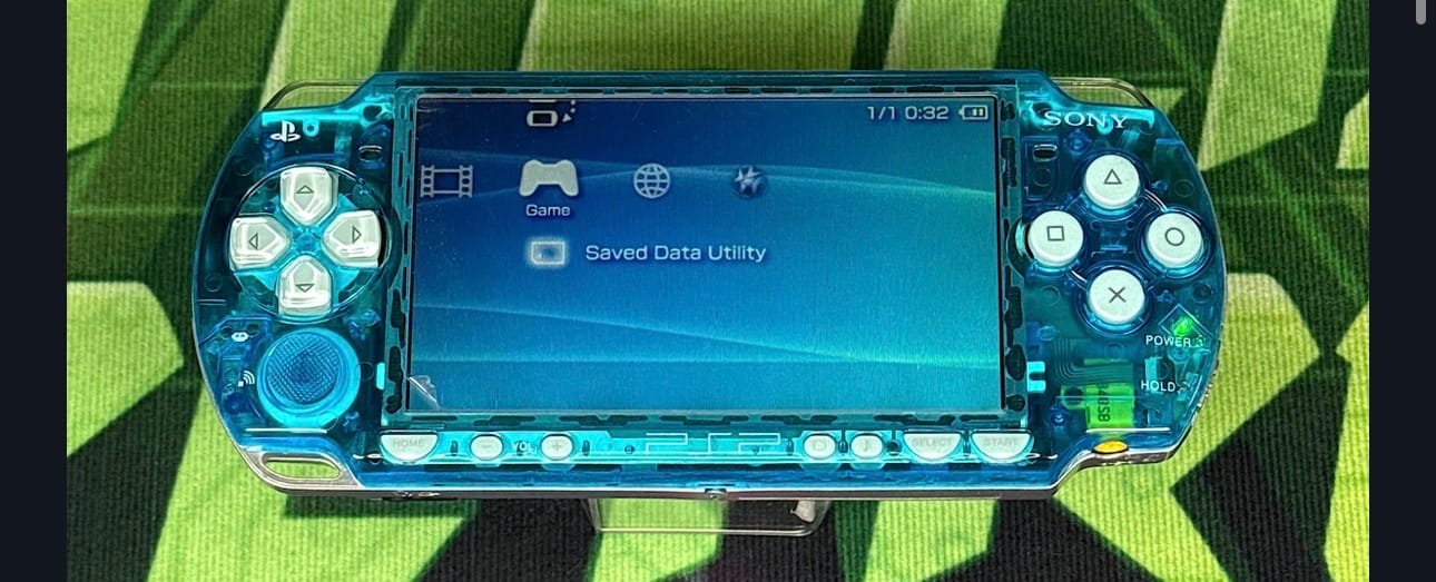 Customer photo review of PSP 2000 Handheld Console – Clear Teal w/ Blue Buttons (Refurbished)