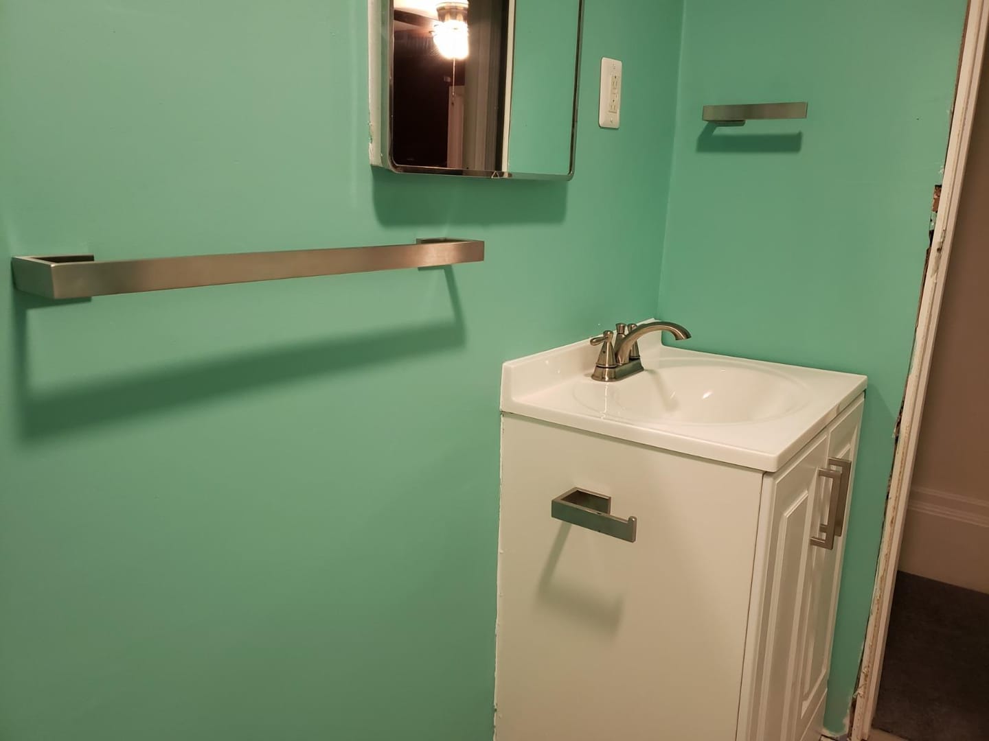 Customer photo review of Geiranger – 4-Piece Wall-Mounted Bathroom Accessories Set