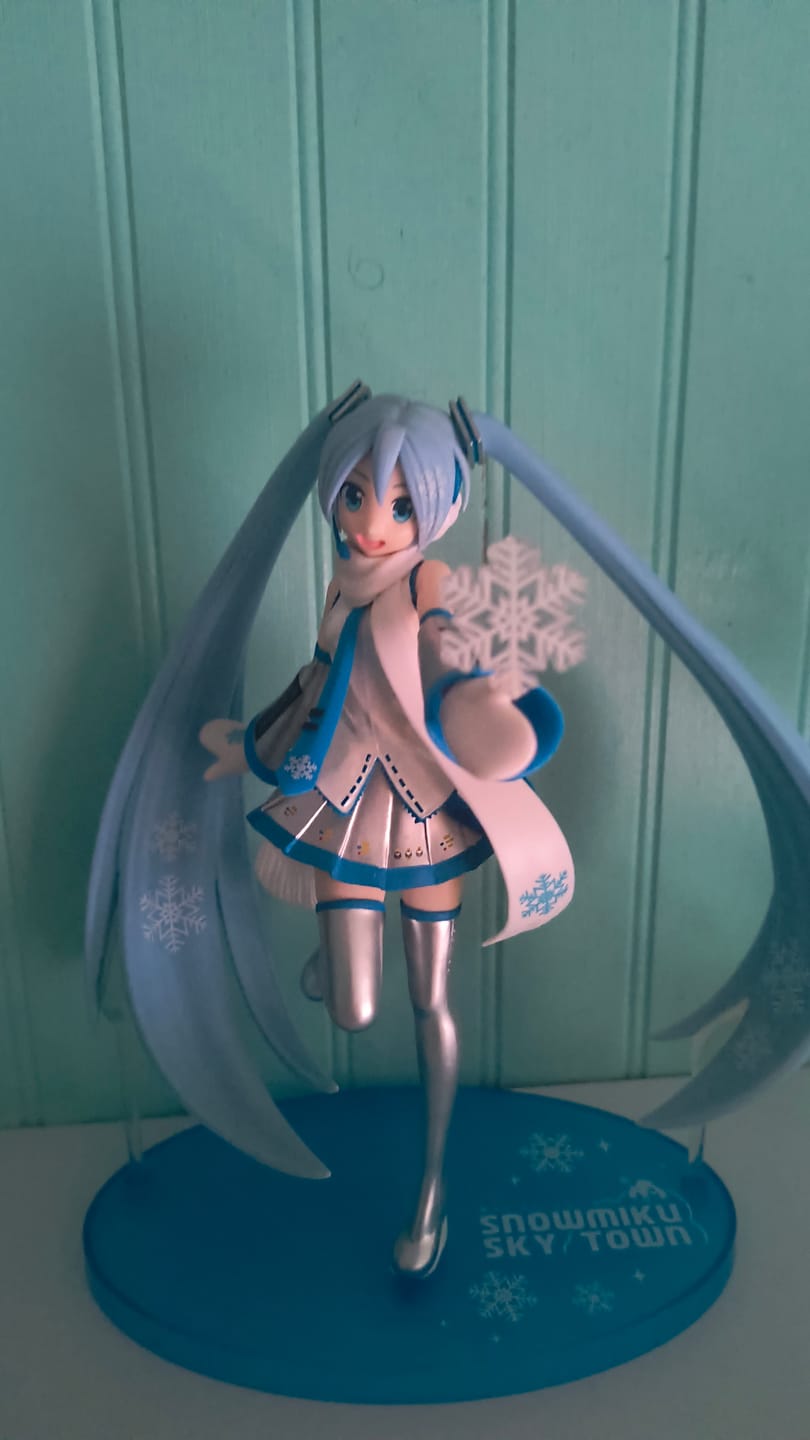 Customer photo review of Vocaloid - Hatsune Miku - Luminasta - Snow, Sky Town Ver. (SEGA)