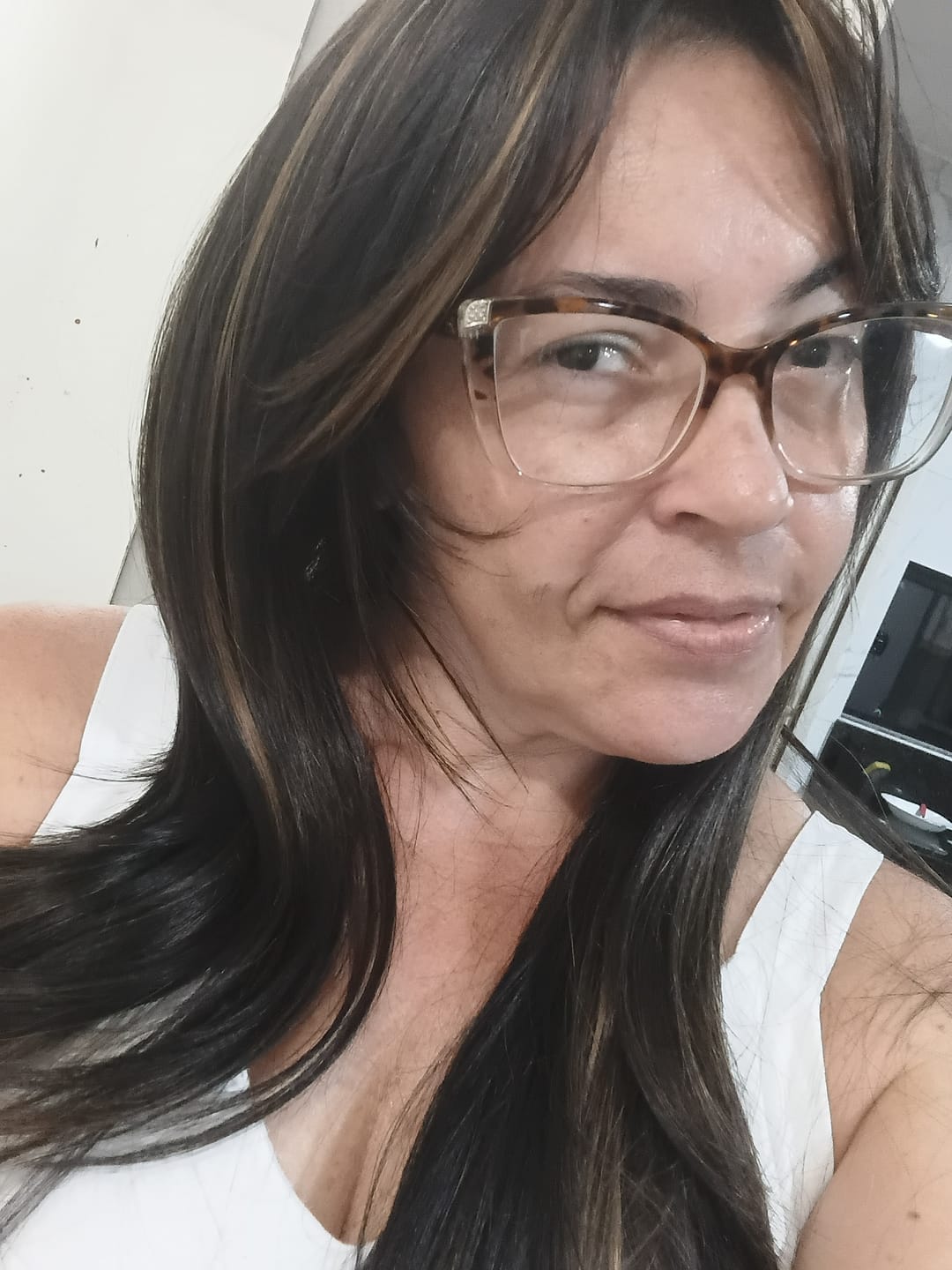 Customer photo review of Peruca Bruna Castanho Luzes F2/27 com Franja (Premium)