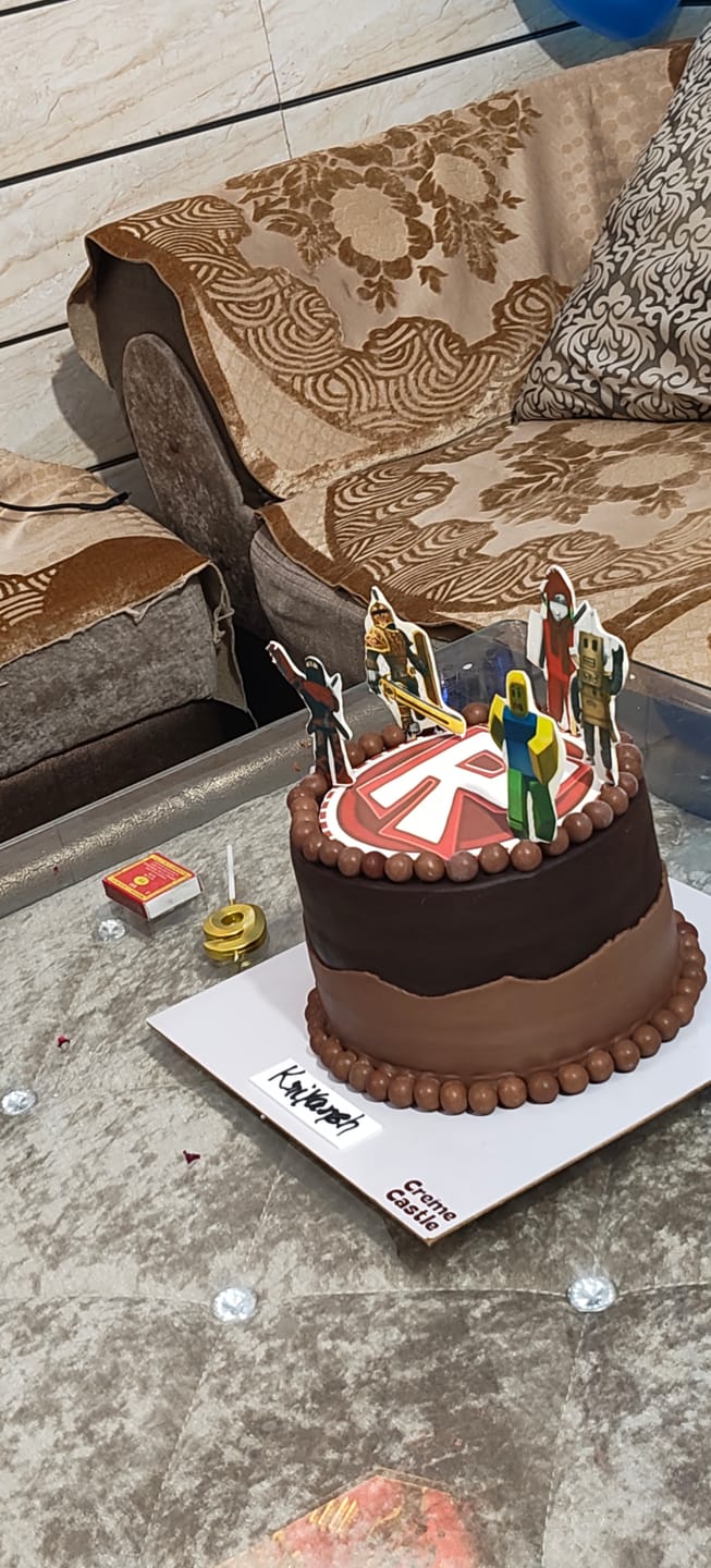 Customer photo review of ROBLOX Cake