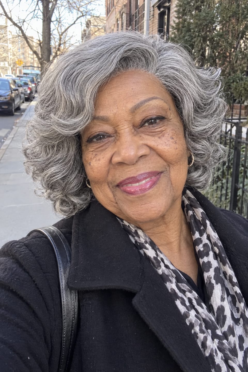 Customer photo review of Luvwin 5x5 Salt And Pepper Steel Grey Retro Waves Bob Wig For Black Women 100% Human Hair