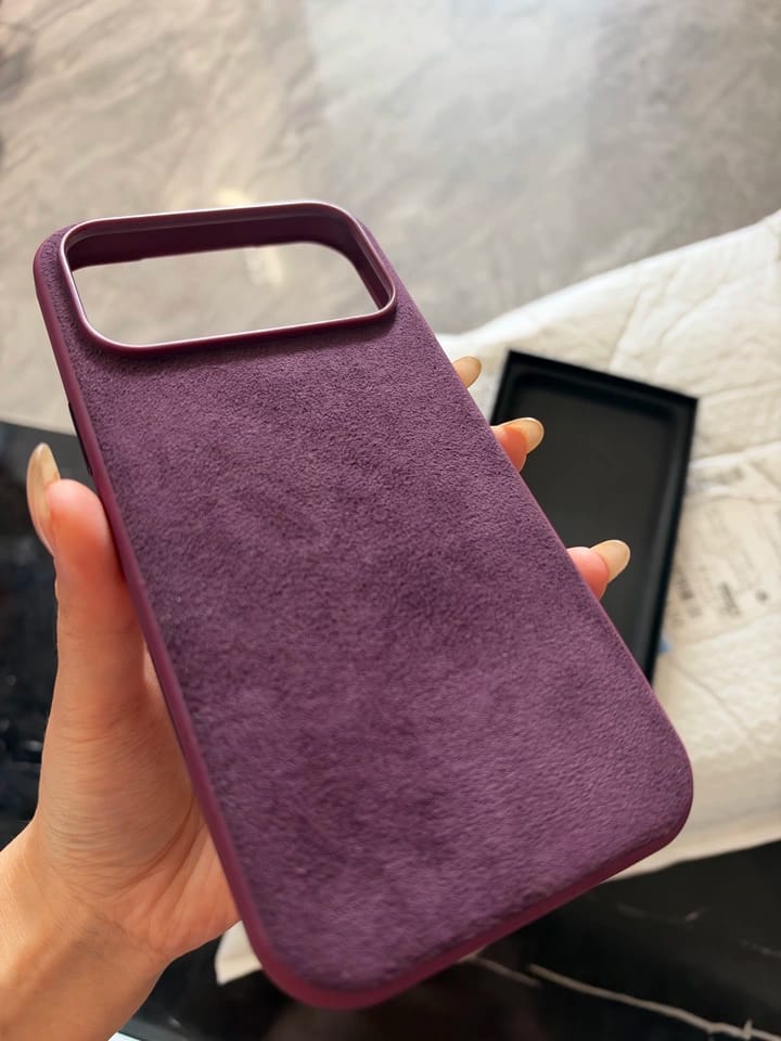 Customer photo review of Heltra Alcantara Telefon Kılıfı – Şık ve Dayanıklı Koruma