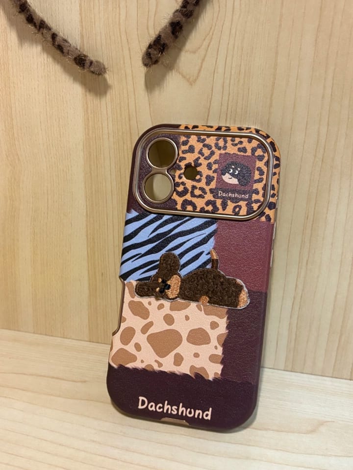 Customer photo review of Wild Dachshund iPhone Kılıfı – Leopar Desenli