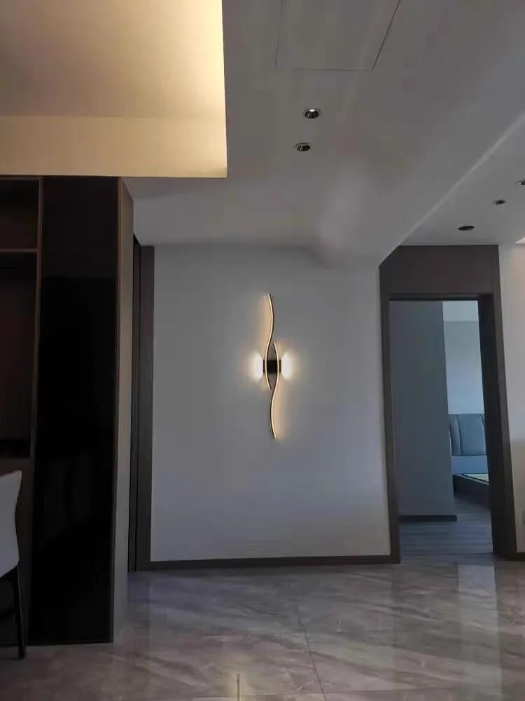 Customer photo review of Slim Iron Bar Wall Light, LED Wall Sconce, 60–120 cm
