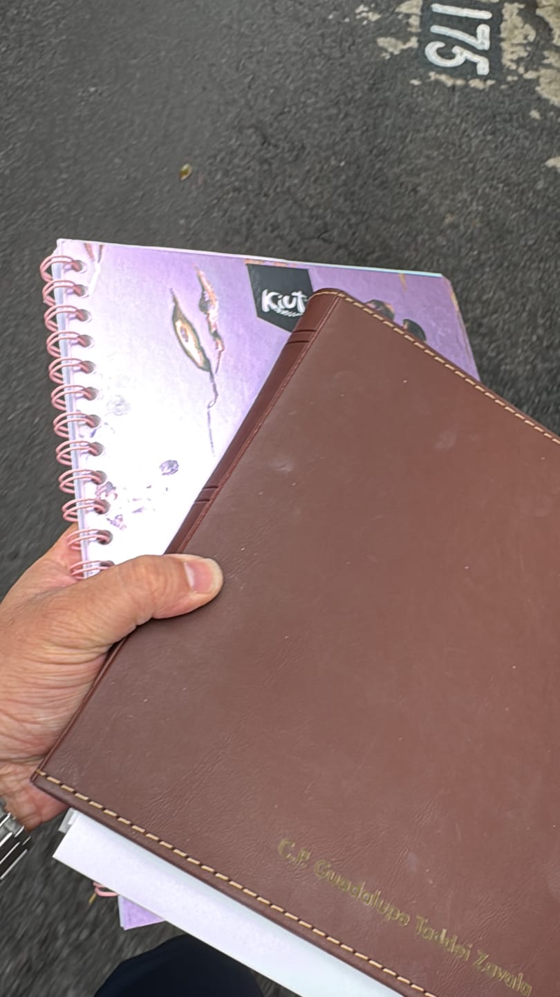 Customer photo review of Maletín portalaptop de piel Diego bisonte cafe