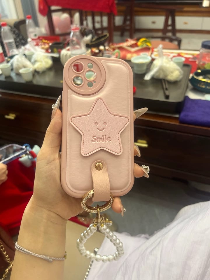 Customer photo review of Pembe Kalp Detaylı Ponponlu Askılı iPhone Kılıfı