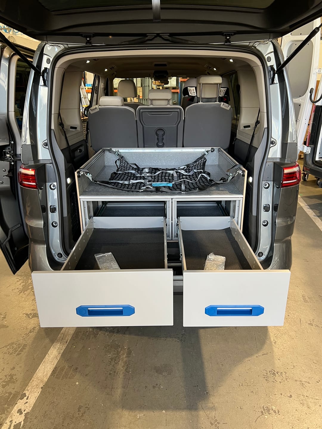 Customer photo review of VW T7 Multivan + California Nutenstein Fitting M8 Befestigung Schienensystem