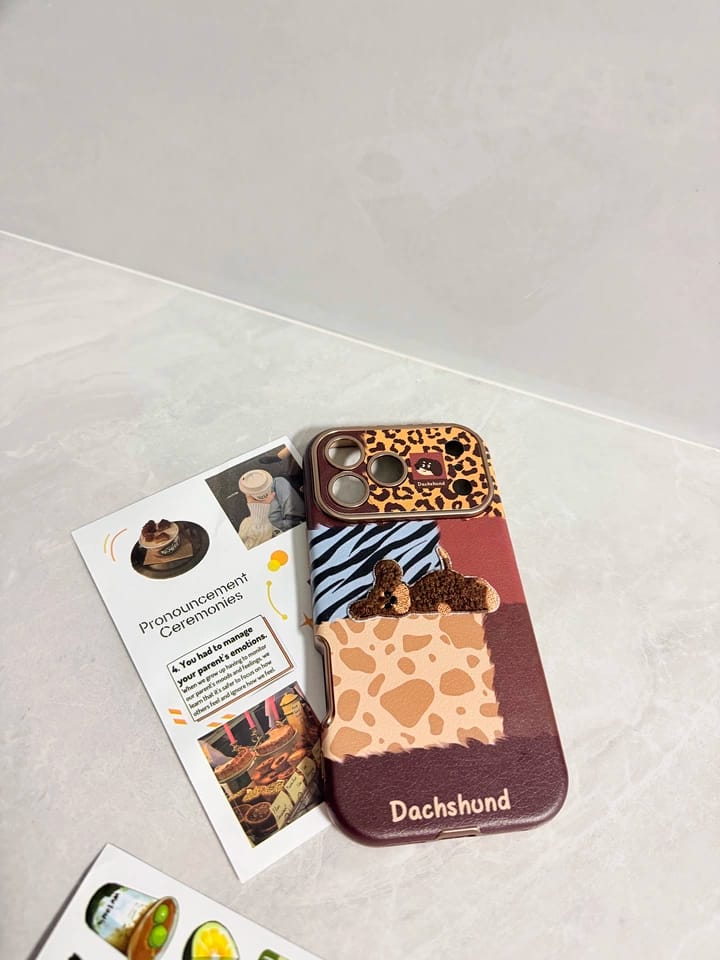 Customer photo review of Wild Dachshund iPhone Kılıfı – Leopar Desenli