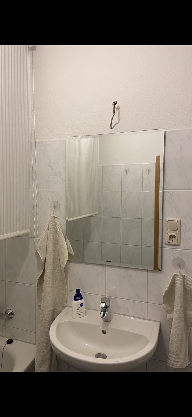 Customer photo review of Spiegel ohne Rahmen, Badspiegel & Wohnzimmerspiegel inkl. Befestigungsset, mit Facette, Eckig