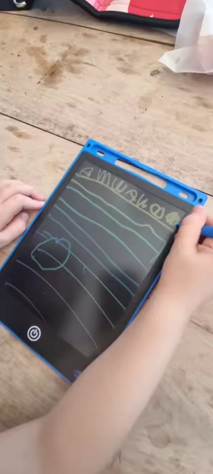 Customer photo review of Montessori SketchPad™- Tavoletta da Disegno LCD
