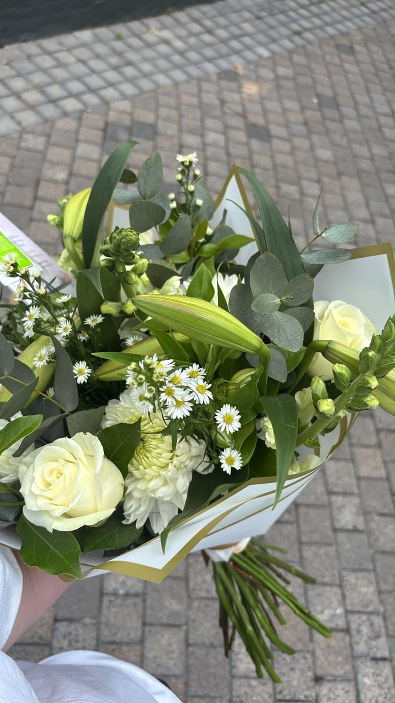 Customer photo review of Classic White Bouquet