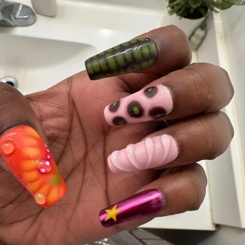 Customer photo review of Séance Reusable Press On Nails