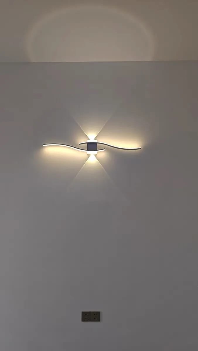 Customer photo review of Slim Iron Bar Wall Light, LED Wall Sconce, 60–120 cm