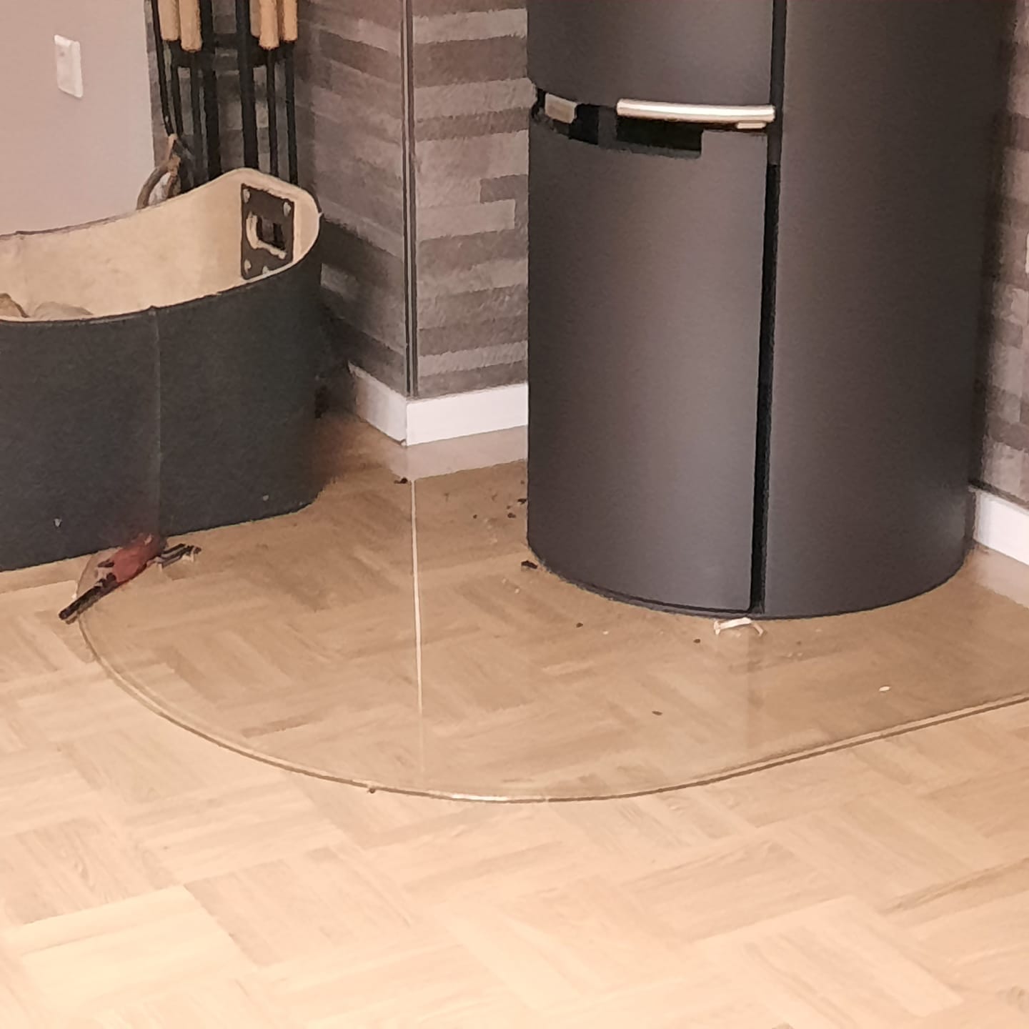 Customer photo review of Glasplatte Kamin, Funkenschutzplatte Glas für Kaminofen - Rundbogen