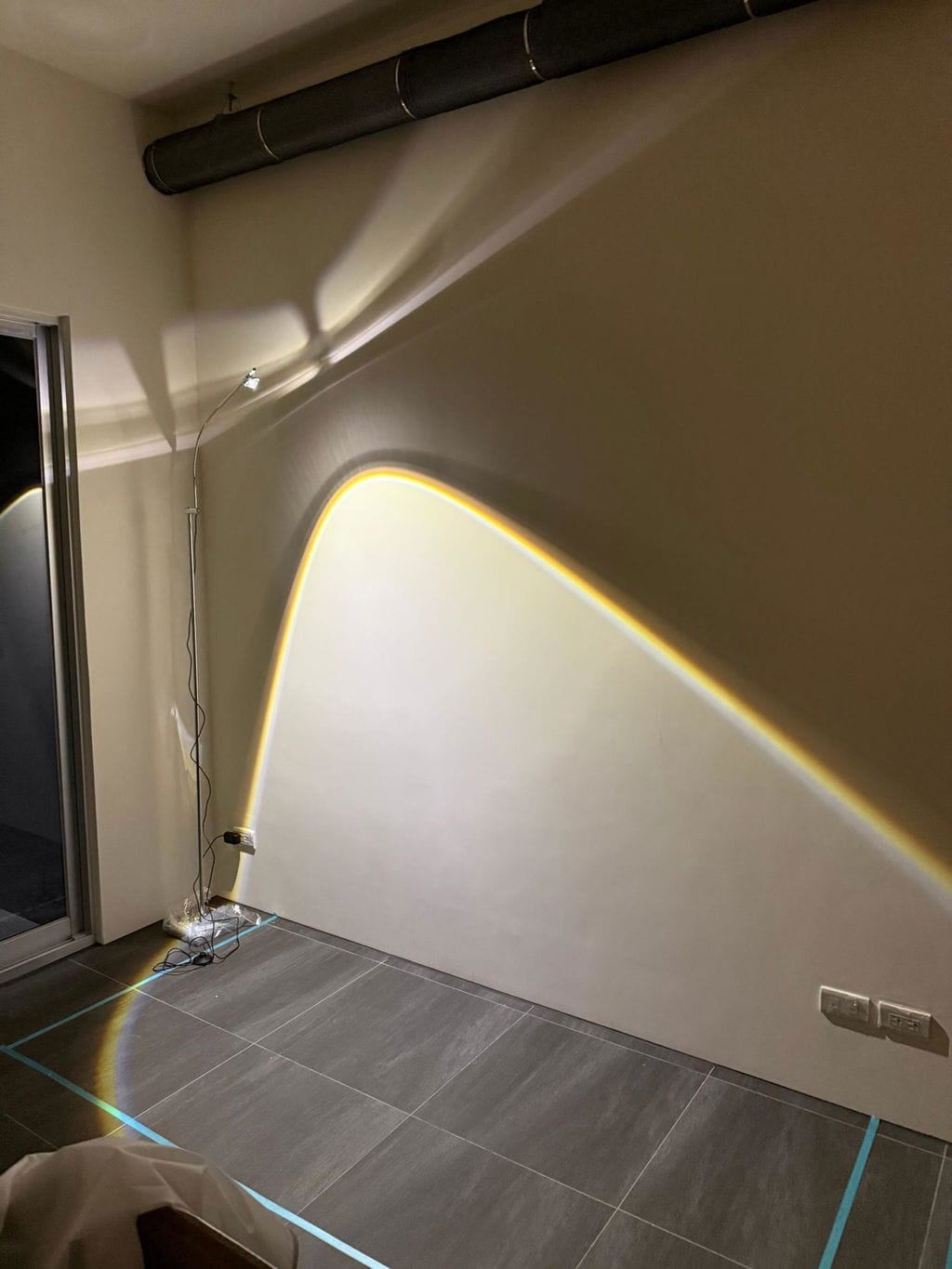Customer photo review of Chrome Floor Lamp, Slender 160 cm, Integrated LED, Plug In