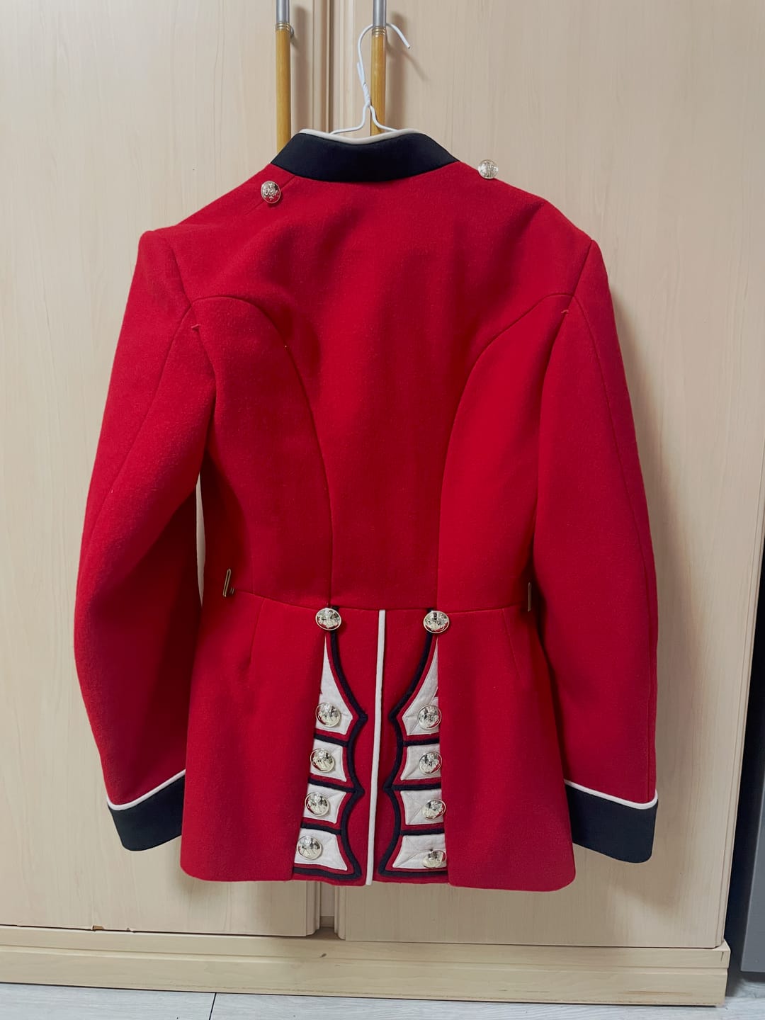 Customer photo review of Original British Military Formal Jacket Golden Buttons Without Epaulettes Red