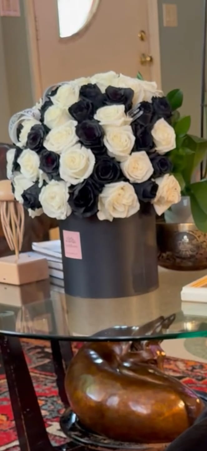 Customer photo review of Chess Roses - HatBox