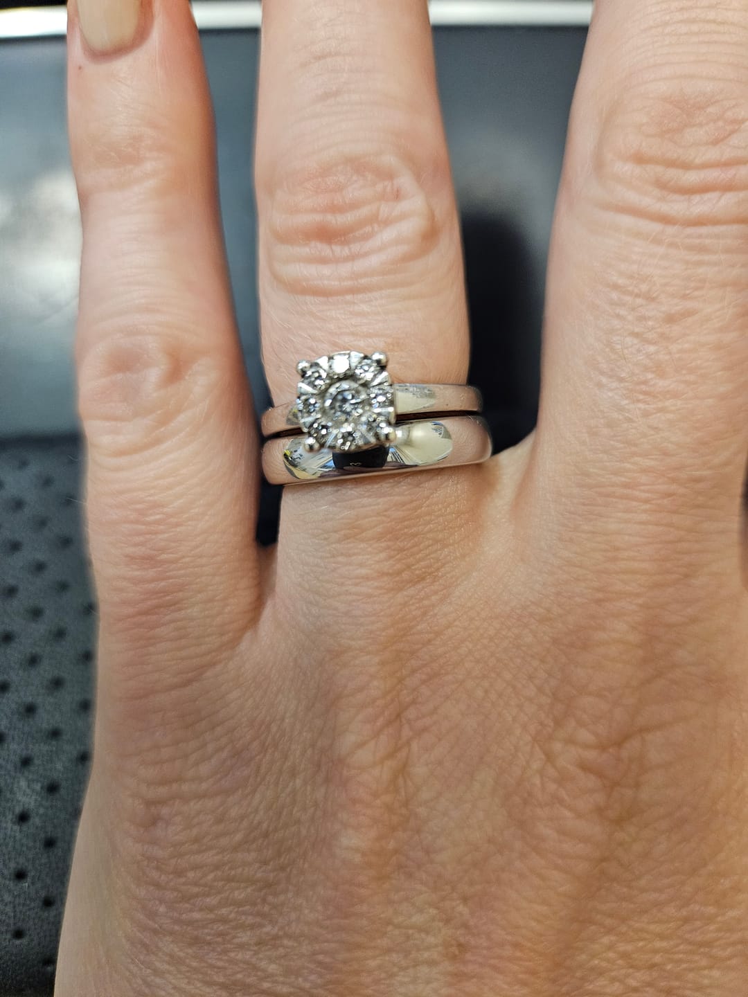 Customer photo review of White Gold 4mm Wonder Ring