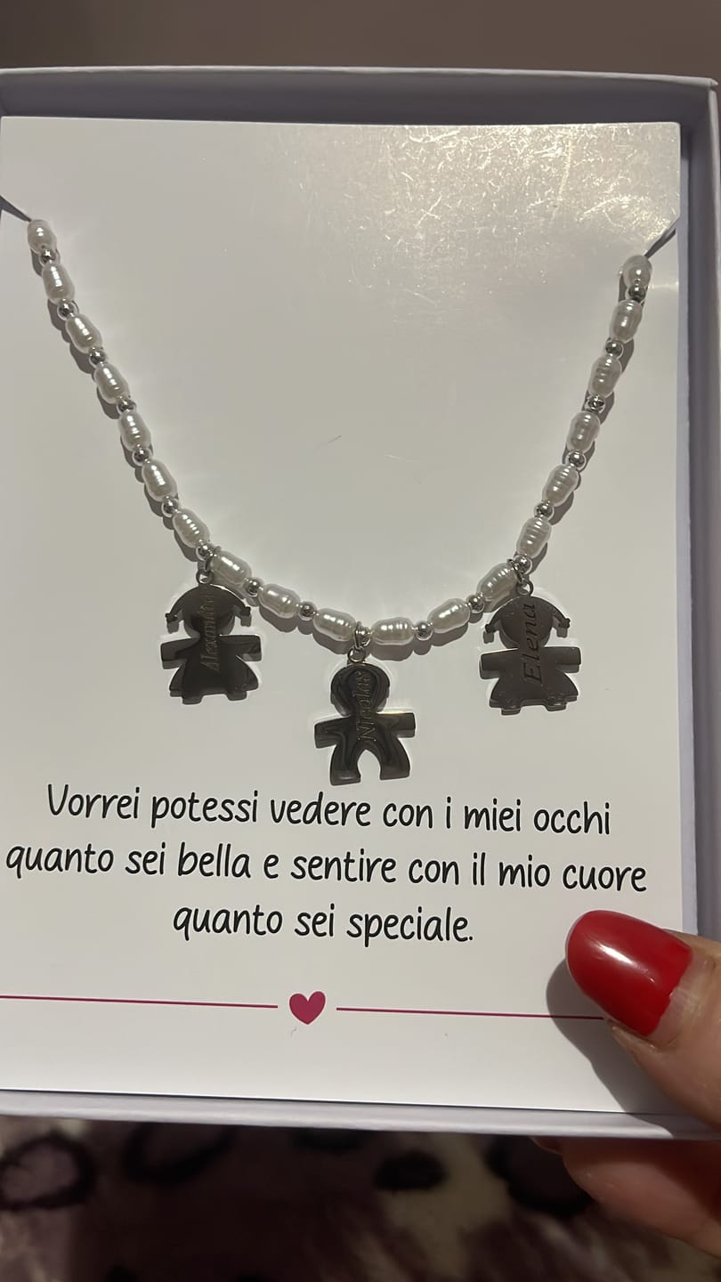 Customer photo review of Girocollo Family In Perle con ciondoli Bimbo Personalizzati