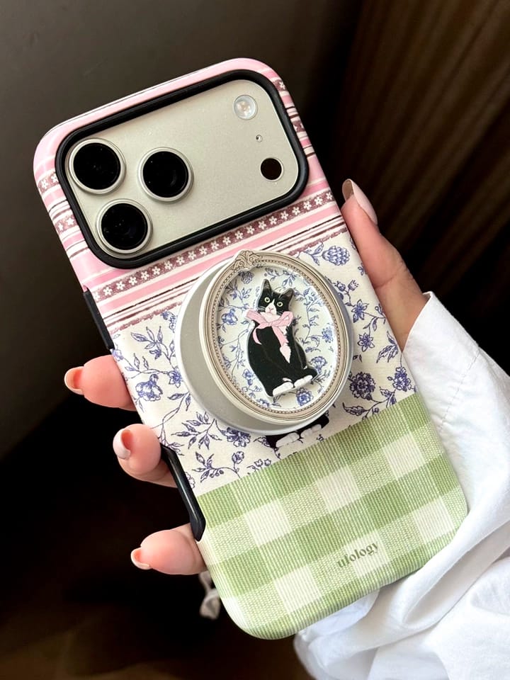 Customer photo review of Ufology Manyetik Film Kılıf iPhone 11-18 Pro Max