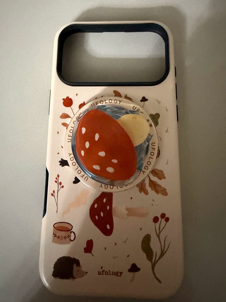 Customer photo review of Ufology Mantar Standlı Premium Manyetik iPhone Kılıfı