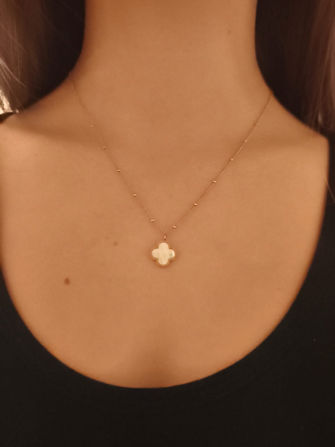 Customer photo review of Perlmutt Lucky Leaf Kette 14K Vergoldet