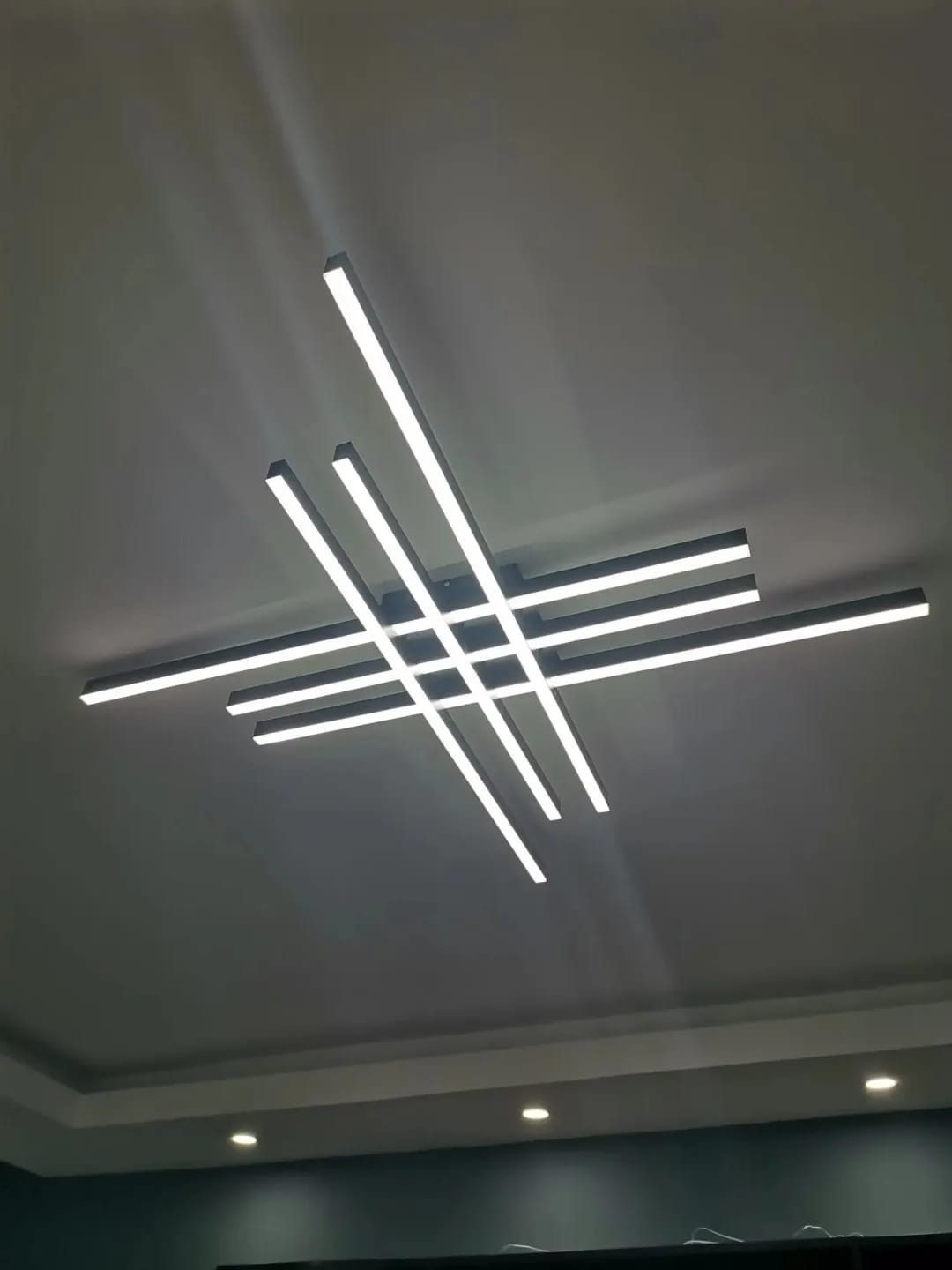 Customer photo review of Linear Criss-Cross Ceiling Light, Aluminium Bars, LED, 60–150 cm