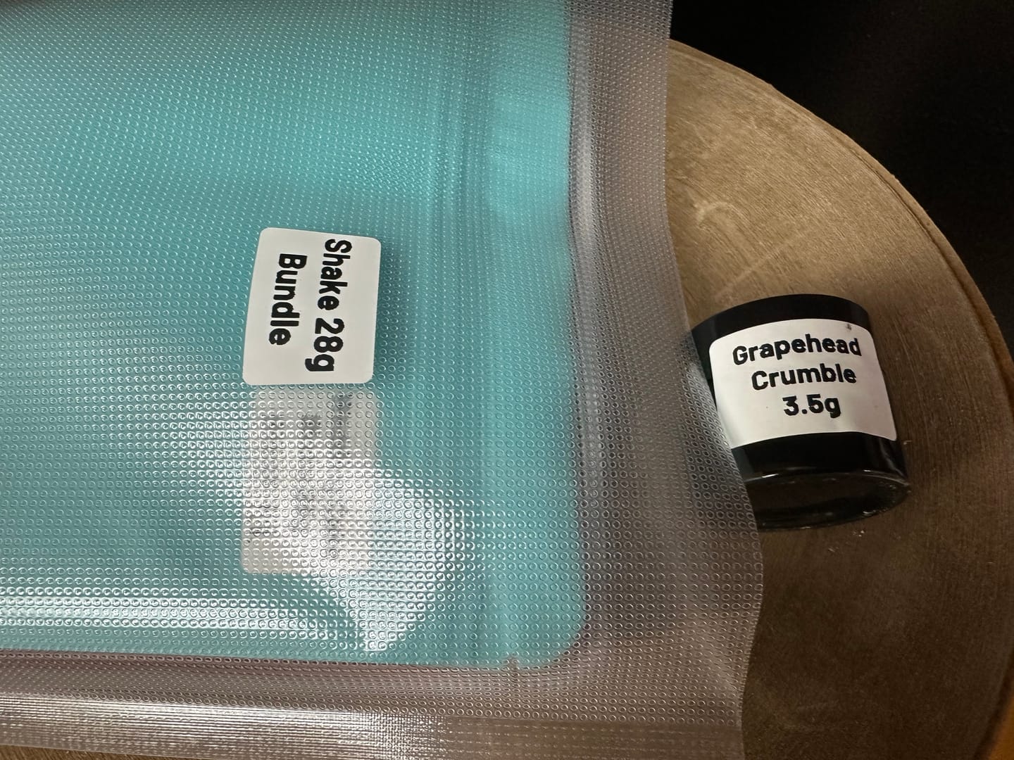 Customer photo review of 4OZ Shake Bundle x Free 3.5G Sativa Crumble