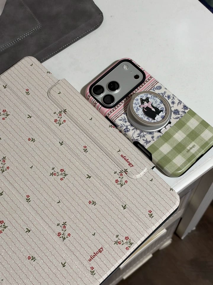 Customer photo review of Ufology Manyetik Film Kılıf iPhone 11-18 Pro Max