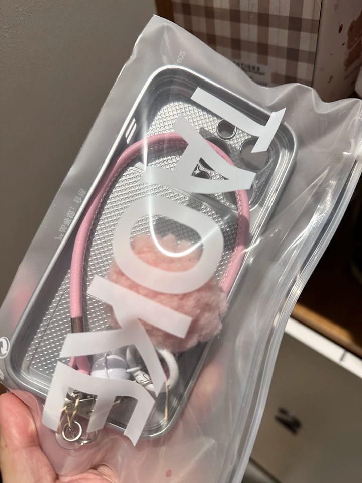 Customer photo review of Siyah Sawako Kuronuma İncili Askılı iPhone Kılıfı