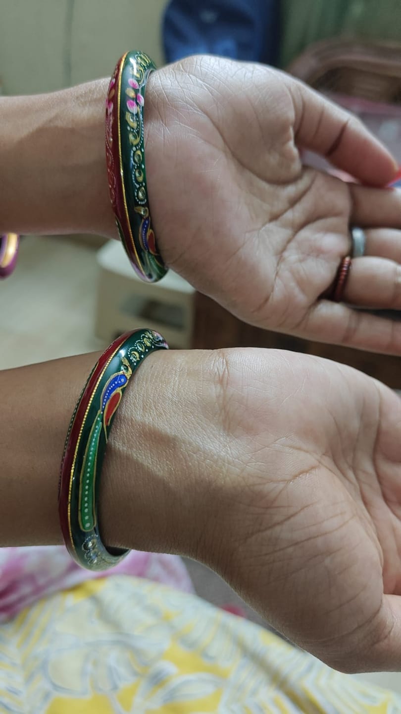 Customer photo review of "Aaj Ka Aabhushan" Red - Green Pola 916 22k