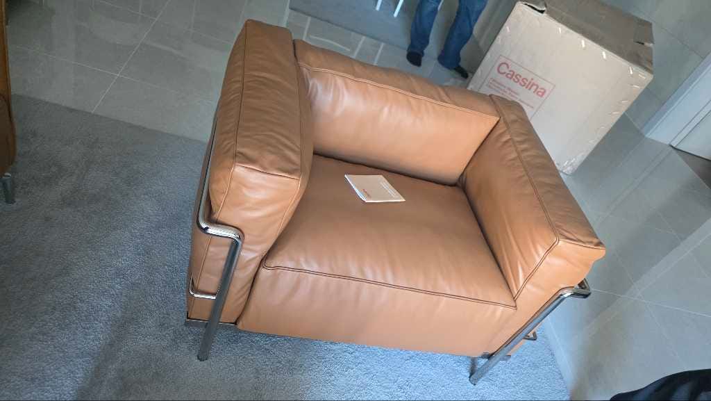Customer photo review of LC3 - 레더 암체어