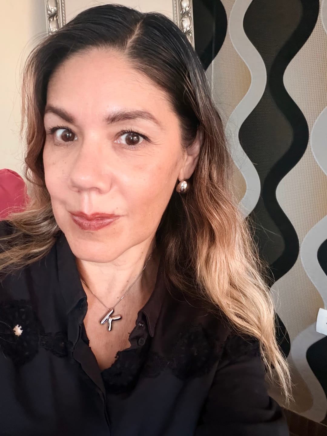 Customer photo review of Collar Plateado Liso Inicial Balloon